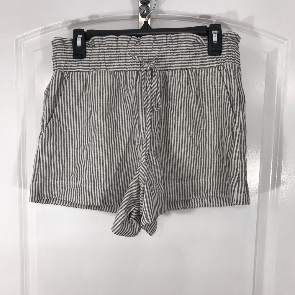 A New Day Striped Gray Women's Shorts Size Medium CB-05
